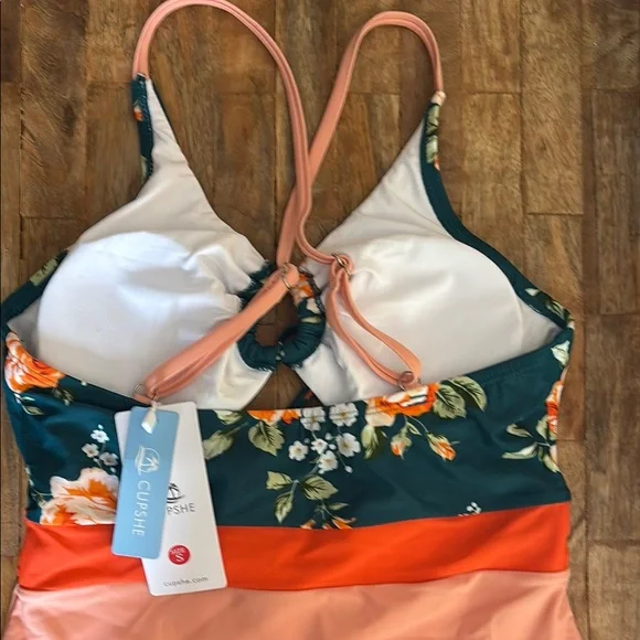 Floral one-piece Swimwear in Peach and Green with cut out - Picture 7 of 11
